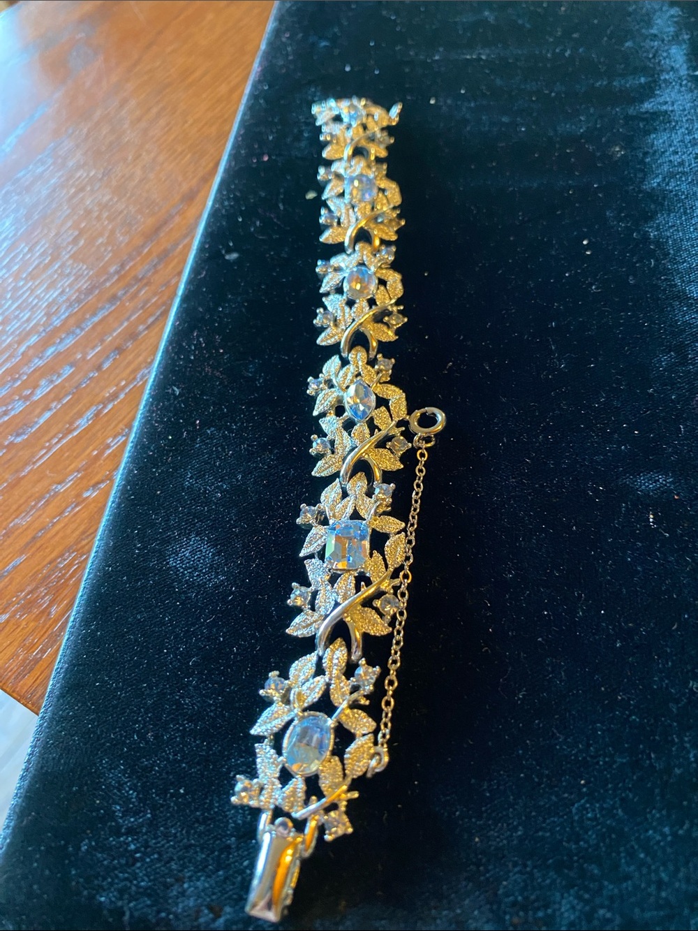 Coro Parure Set - Picture 2 of 7
